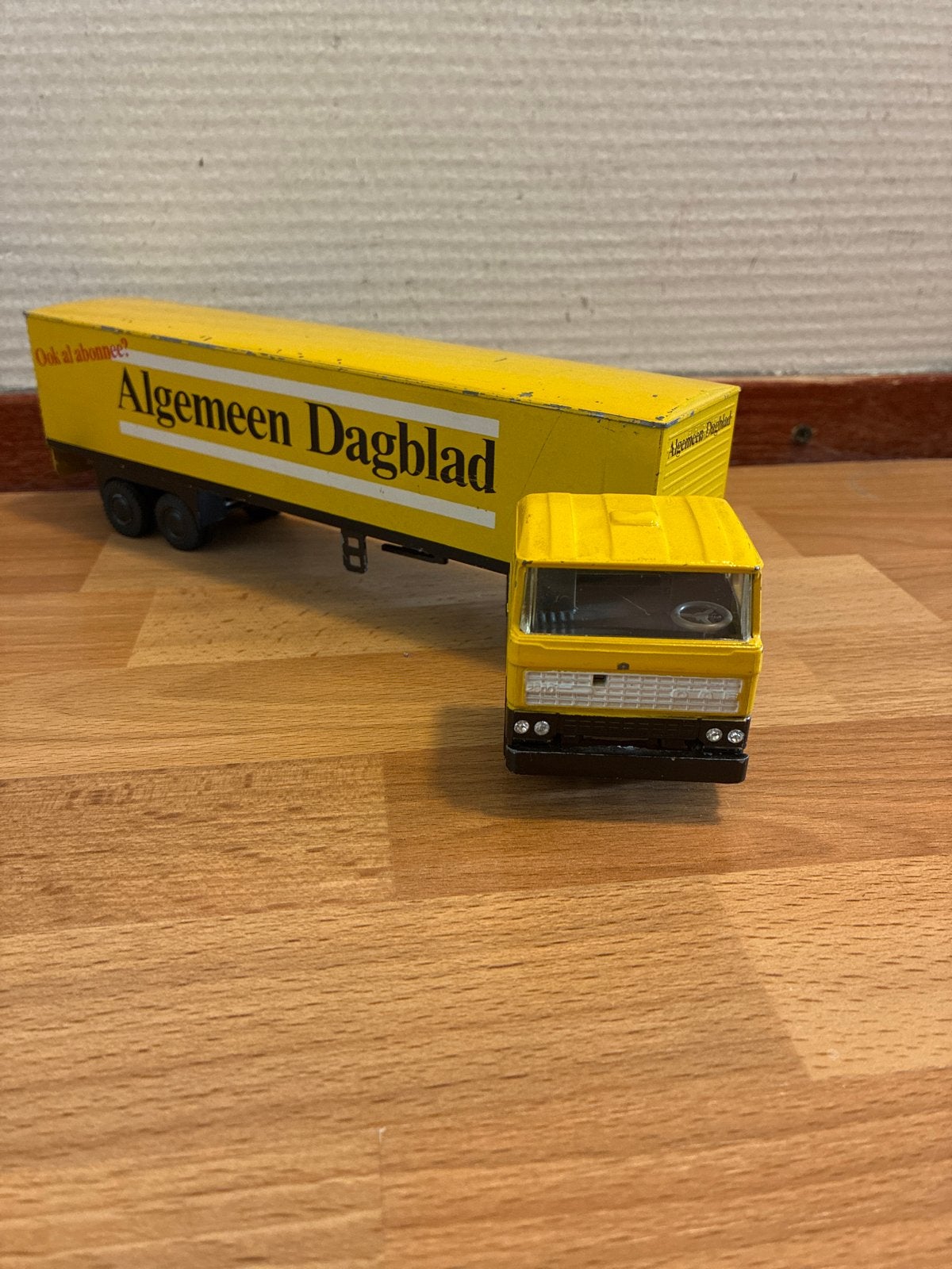 Lion Toys DAF vrachtwagen Algemeen Dagblad, Hobby en Vrije tijd, Modelauto's | 1:50, Ophalen of Verzenden, Gebruikt