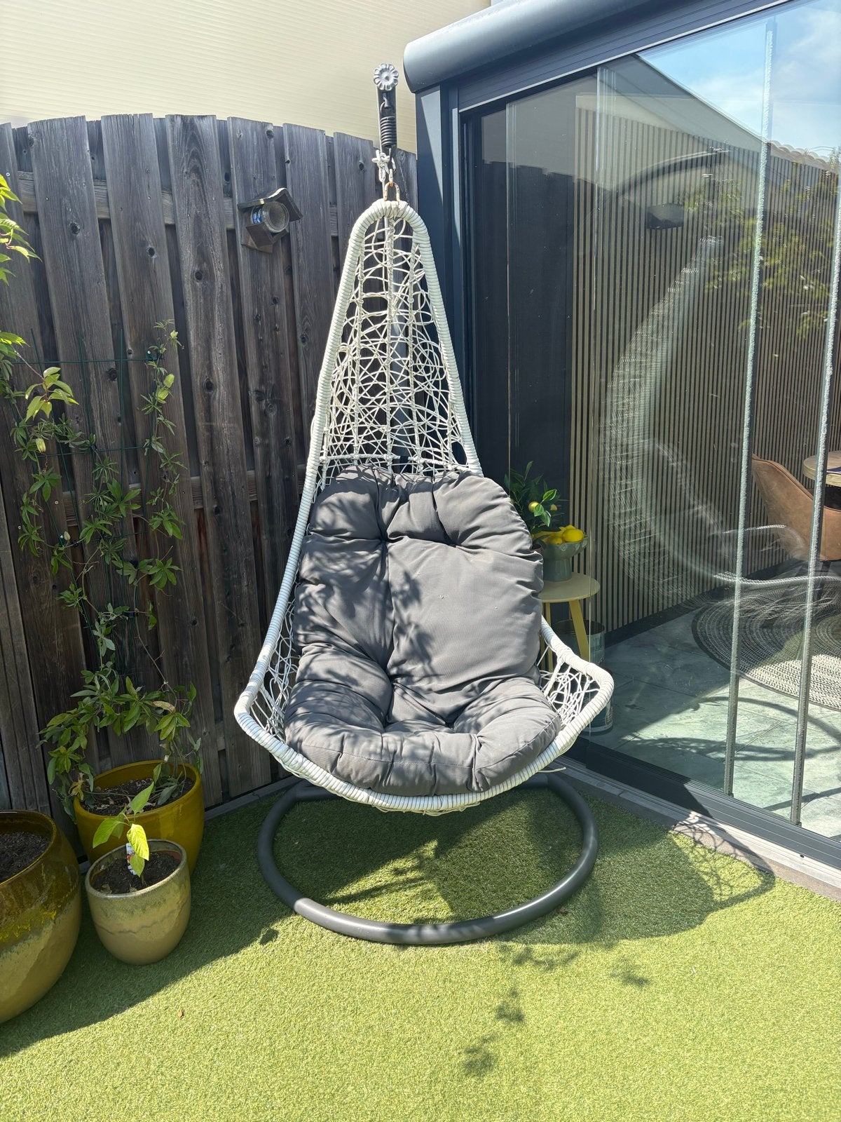 Comfortabele hangstoel met kussen voor buiten, Ophalen, Gebruikt, Wicker