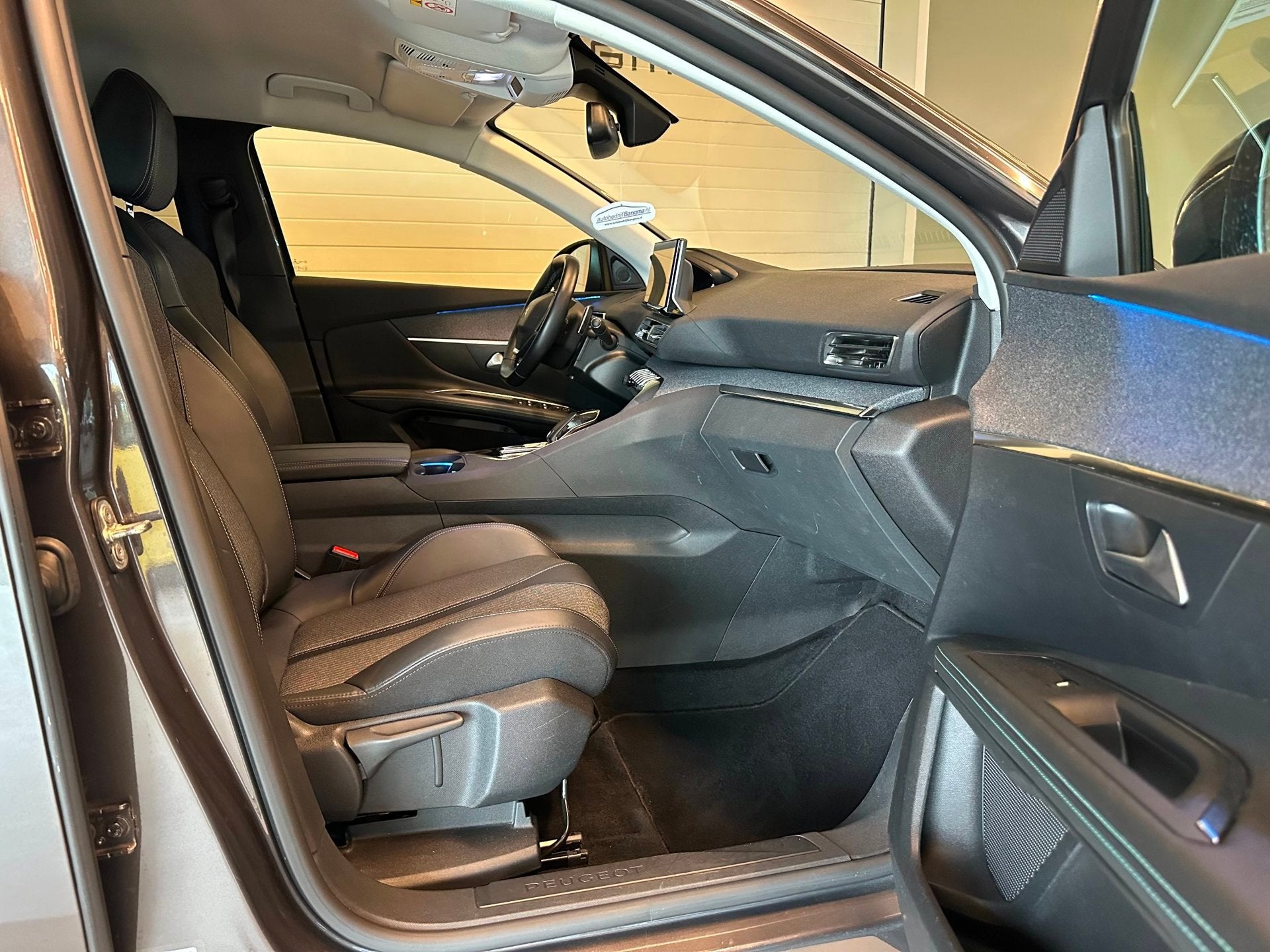 Peugeot 3008 1.2 PureTech AUTOMAAT BLUE LEASE PREMIUM|NAVIGA, Auto's, Dealer onderhouden, Gebruikt, 1199 cc, Met garantie (alle)