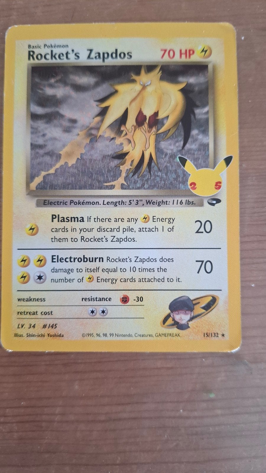 Rocket's Zapdos Pokémon Kaart - Celebrations, Ophalen of Verzenden, Zo goed als nieuw, Losse kaart