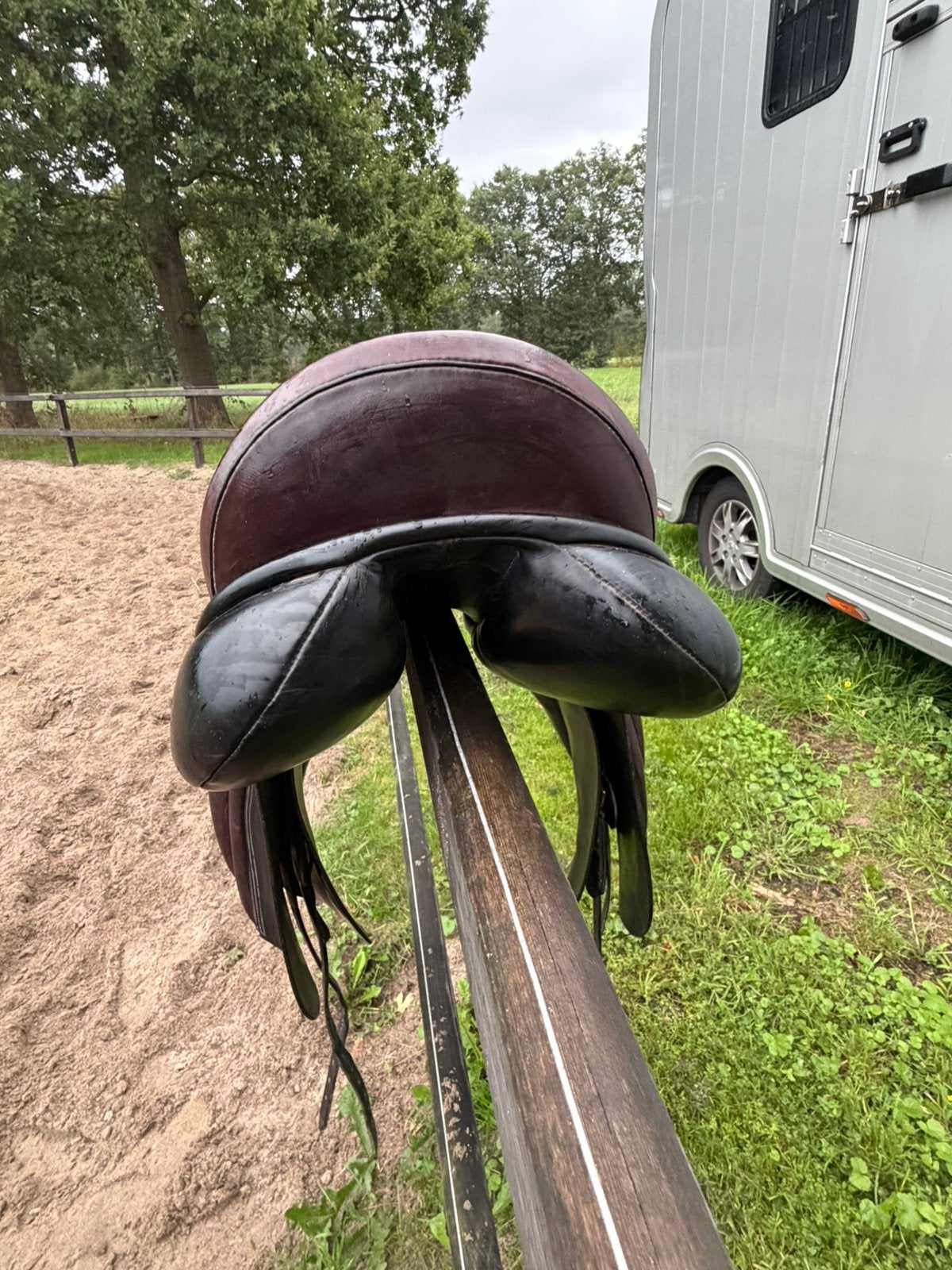 Te koop in zeer nette staat Hulsebos zadel, Dieren en Toebehoren, Hulsebos, Gebruikt, Dressuur, XL (18 inch of meer)