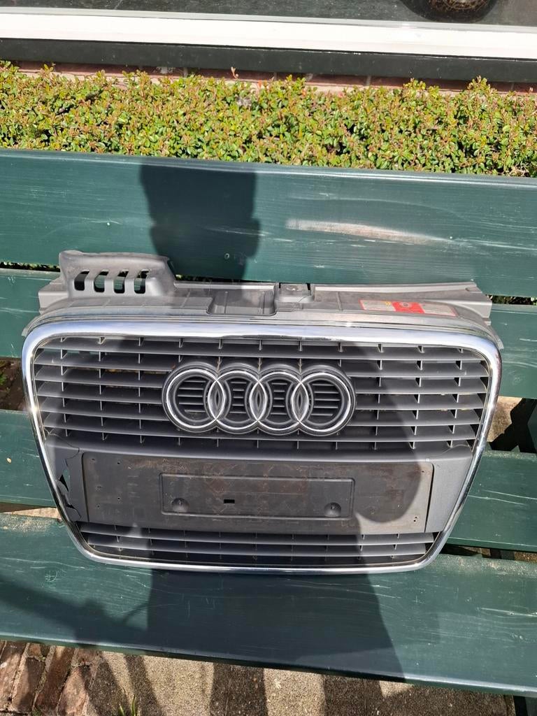 Audi A4 B7 grille, Gebruikt, Voor, Bumper, Audi