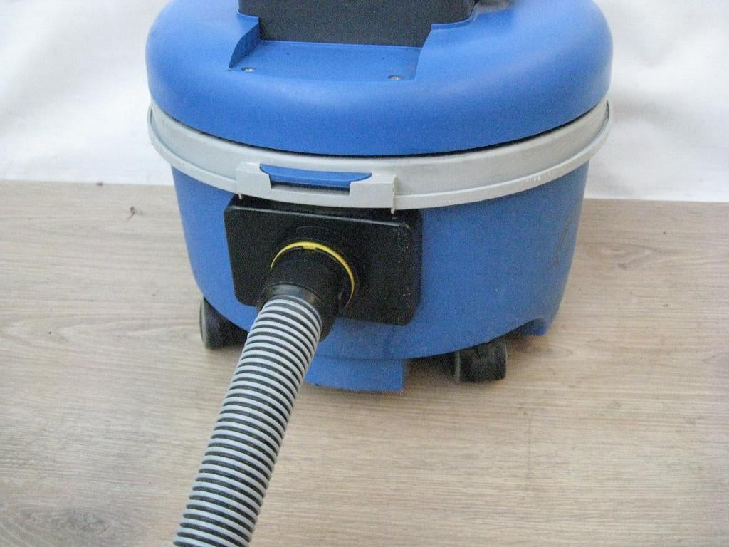 Hako Compacto 9 1250 watt stofzuiger, Ophalen, Gebruikt, Stofzuiger, Reservoir