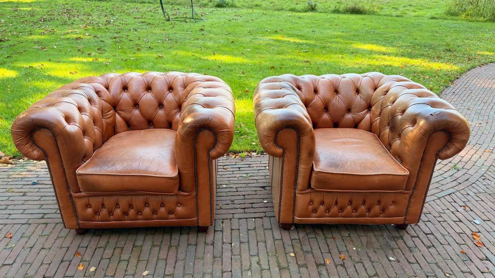 Twee klassieke Chesterfield fauteuils van leer, Huis en Inrichting, Ophalen of Verzenden, Gebruikt, Leer, 100 tot 125 cm