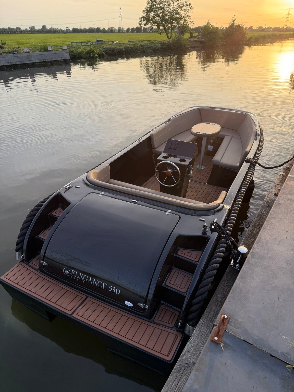 Boot huren zonder vaarbewijs, Met schipper, Sloep of Motorboot