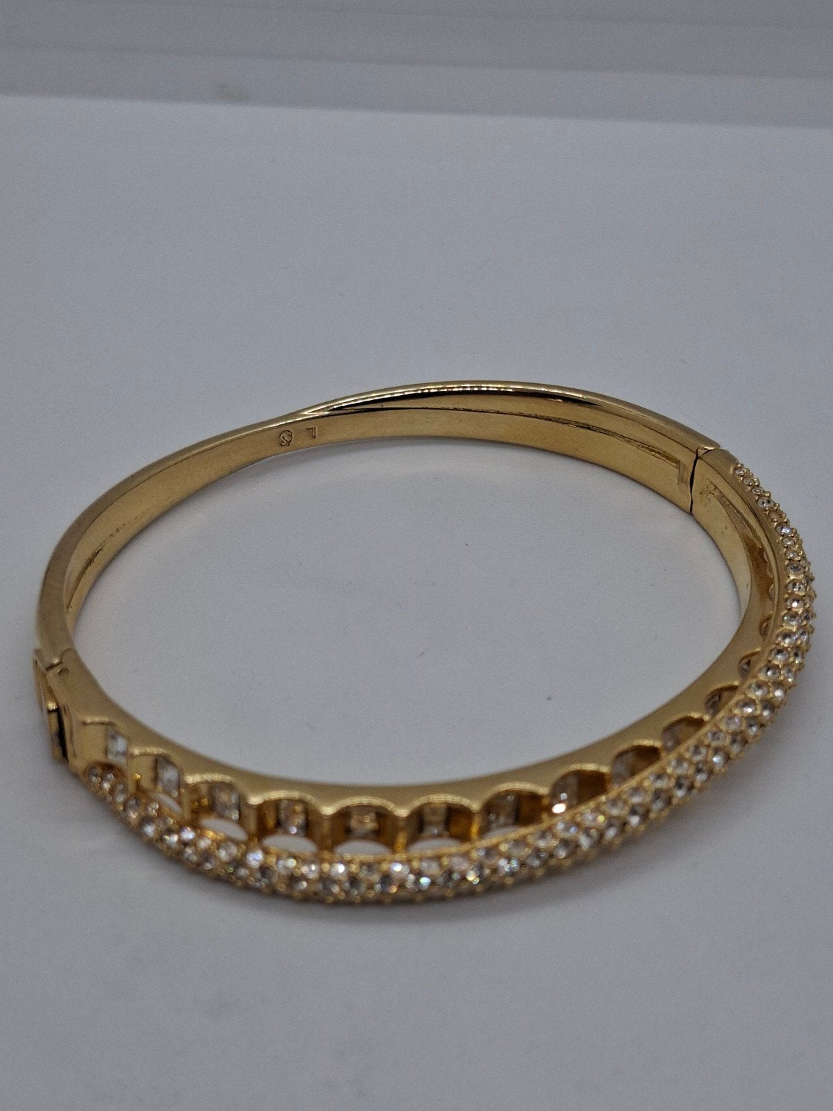 Swarovski Armband Beagle  - Prima Staat - 4.7 cm Doorsnee, Met kristal, Overige materialen, Ophalen of Verzenden, Zo goed als nieuw