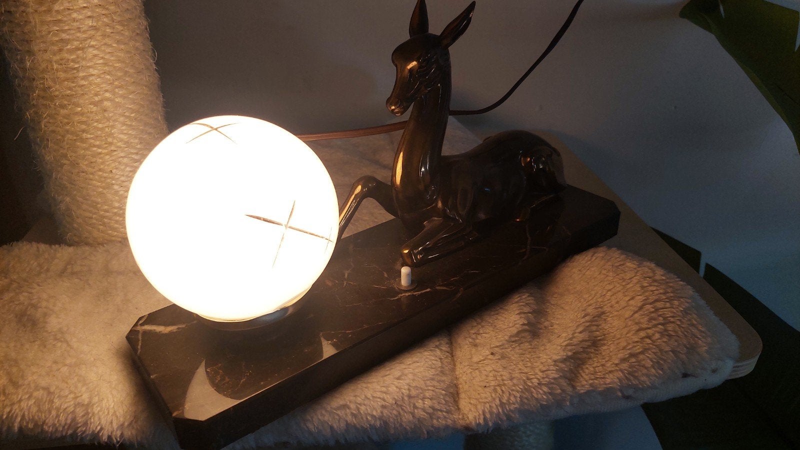 Vintage tafellamp met hert en marmeren voet, Ophalen