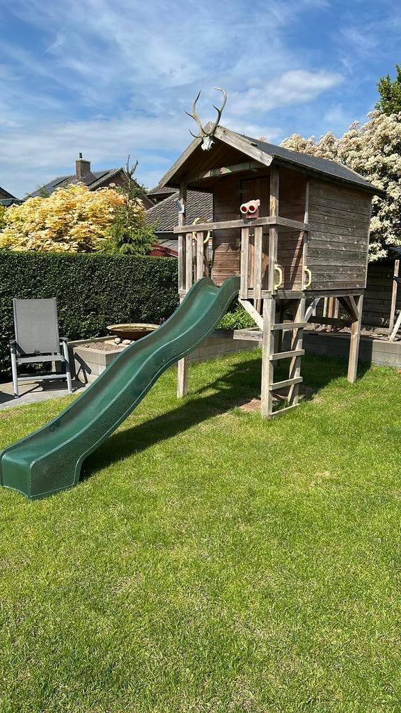 Verhoogde speelhuisje met glijbaan, Ophalen, Gebruikt, Glijbaan