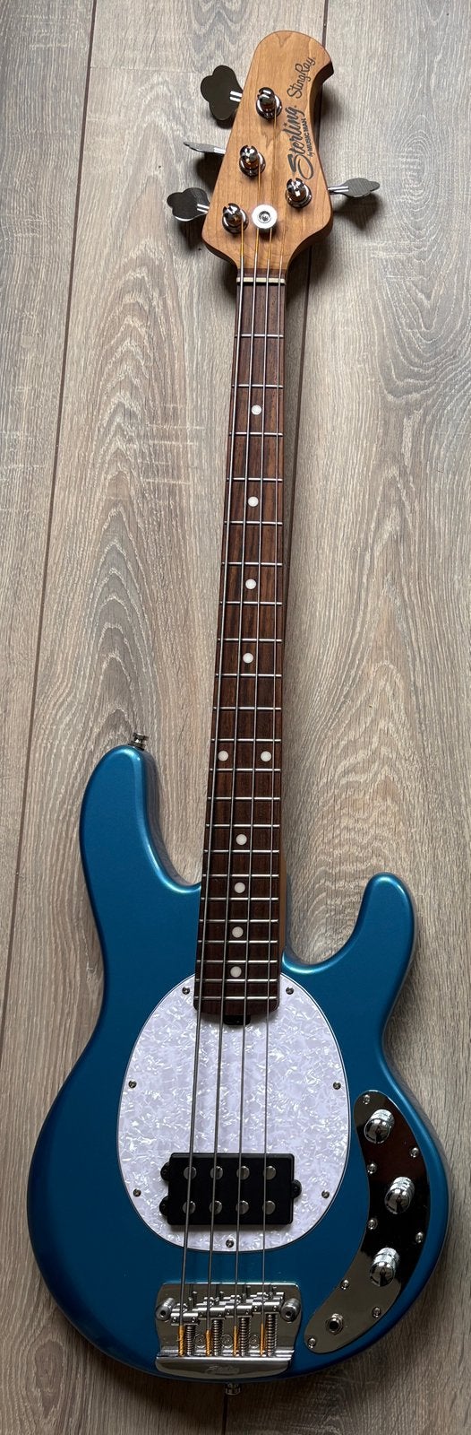 Sterling MusicMan Stingray SS, Muziek en Instrumenten, Ophalen of Verzenden, Zo goed als nieuw