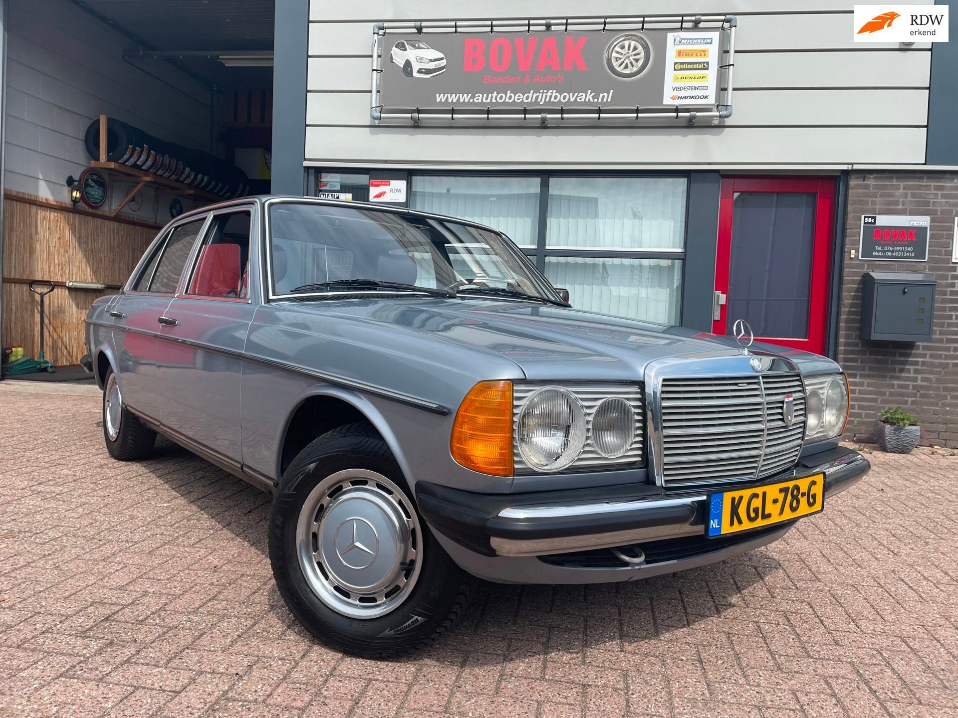 Mercedes-Benz 200-280 (W123) 230 E Sedan, Auto's, Metallic lak, Gebruikt, 4 cilinders, Blauw