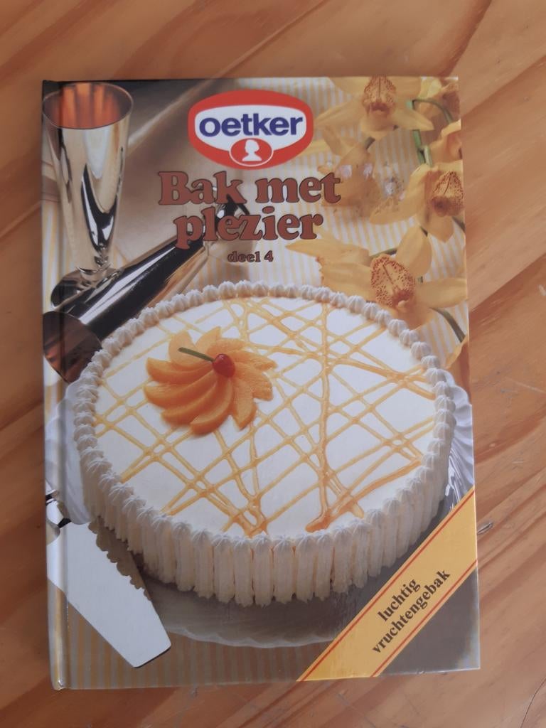 Bak met plezier, deel 4; uitgave van Oetker, Boeken, Ophalen of Verzenden, Gelezen, Oetker, Taart, Gebak en Desserts