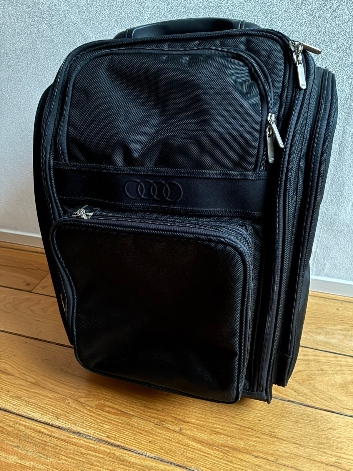 Audi rolkoffer, nieuw (1x in auto gebruikt) zwart degelijk, Ophalen of Verzenden, Nieuw