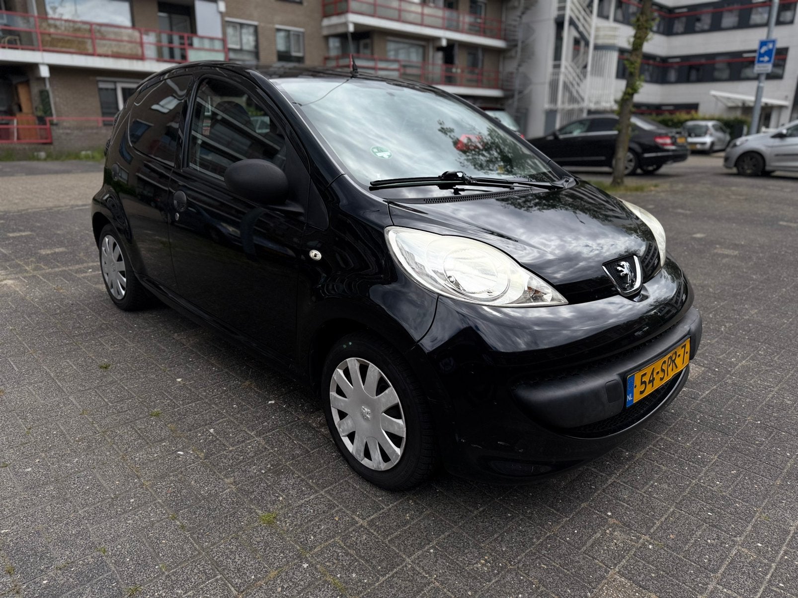 Peugeot 107 1.0 12V 5DR 2007 Zwart Bi-Xenon, Auto's, Stof, 4 stoelen, Handgeschakeld, Grijs