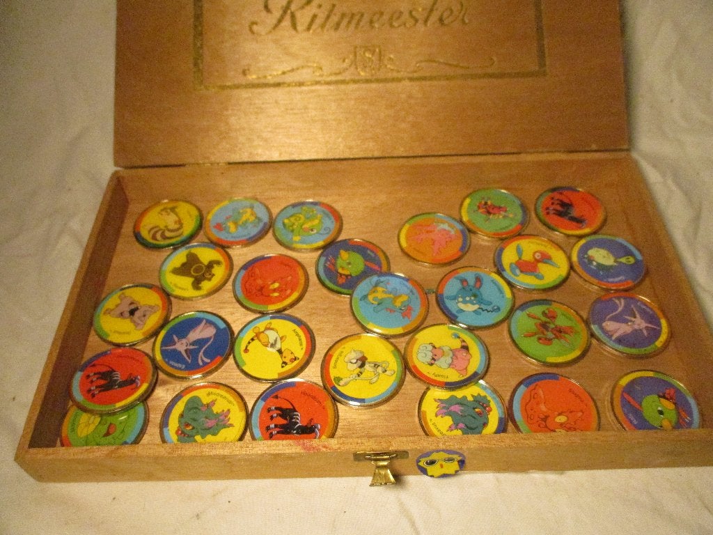 een doos Pokemon munten 27x, Verzamelen, Speelgoed, Ophalen of Verzenden
