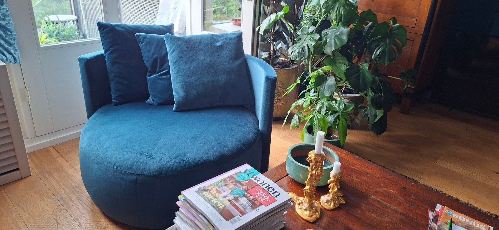 ronde fauteuil met hocker niet of nauwelijks opgezeten., Huis en Inrichting, Fauteuils, Ophalen of Verzenden, Zo goed als nieuw