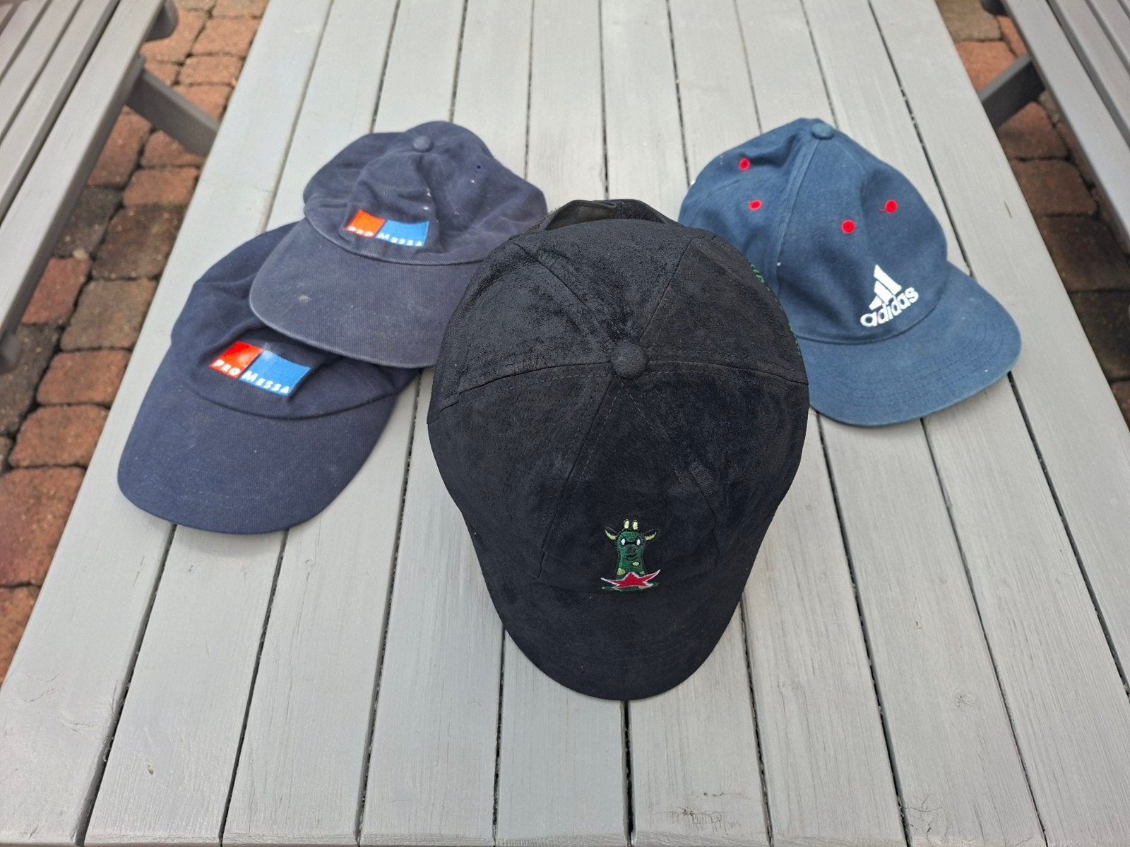 Oude petten 4 stuks, Antiek en Kunst, Antiek | Kleding en Accessoires, Ophalen