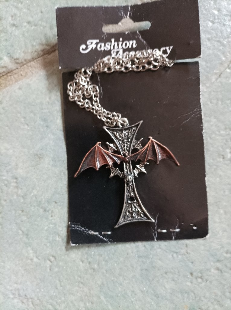 Een ketting met een Vleermuis voor € 6,00, Bruin, Verzenden, Nieuw, Overige materialen