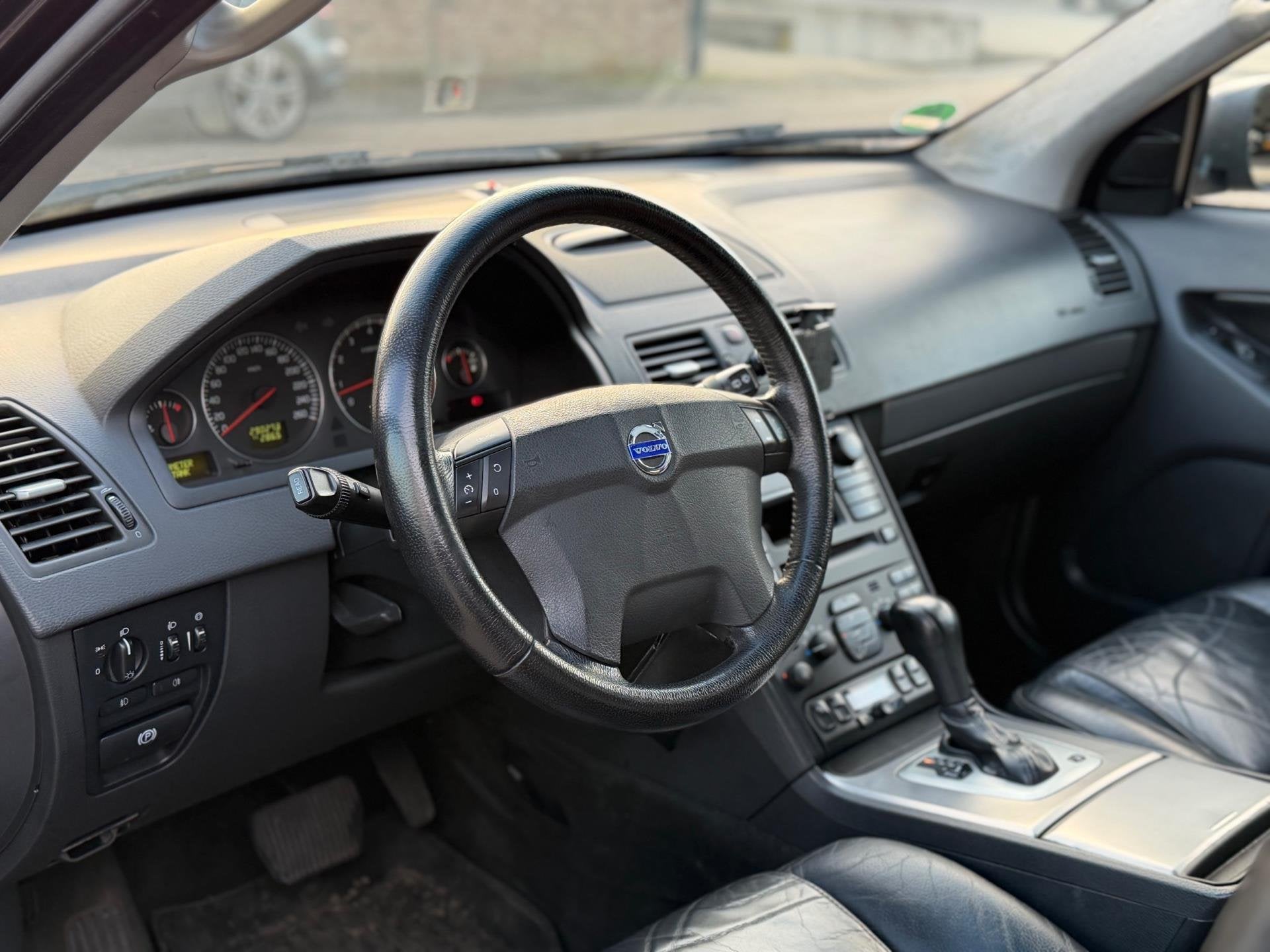 Volvo XC90 2.9 T6 Summum AUT/LEDER/CRUISE/SCHUIFDAK/TREKHAAK, Auto's, Volvo, Automatische klimaatregeling, Gebruikt, Zwart, 7 stoelen
