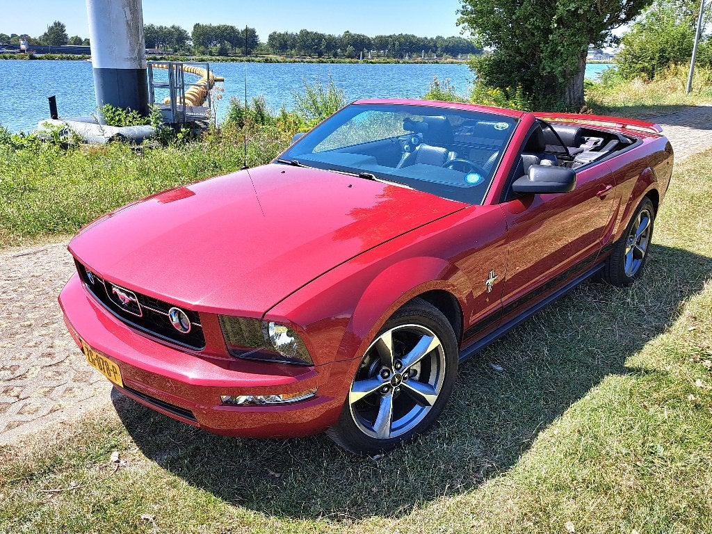 Ford Mustang 4.0 V6  2006 Rood Cabrio, Auto's, Automaat, Cabriolet, 4 stoelen, Elektrische ramen