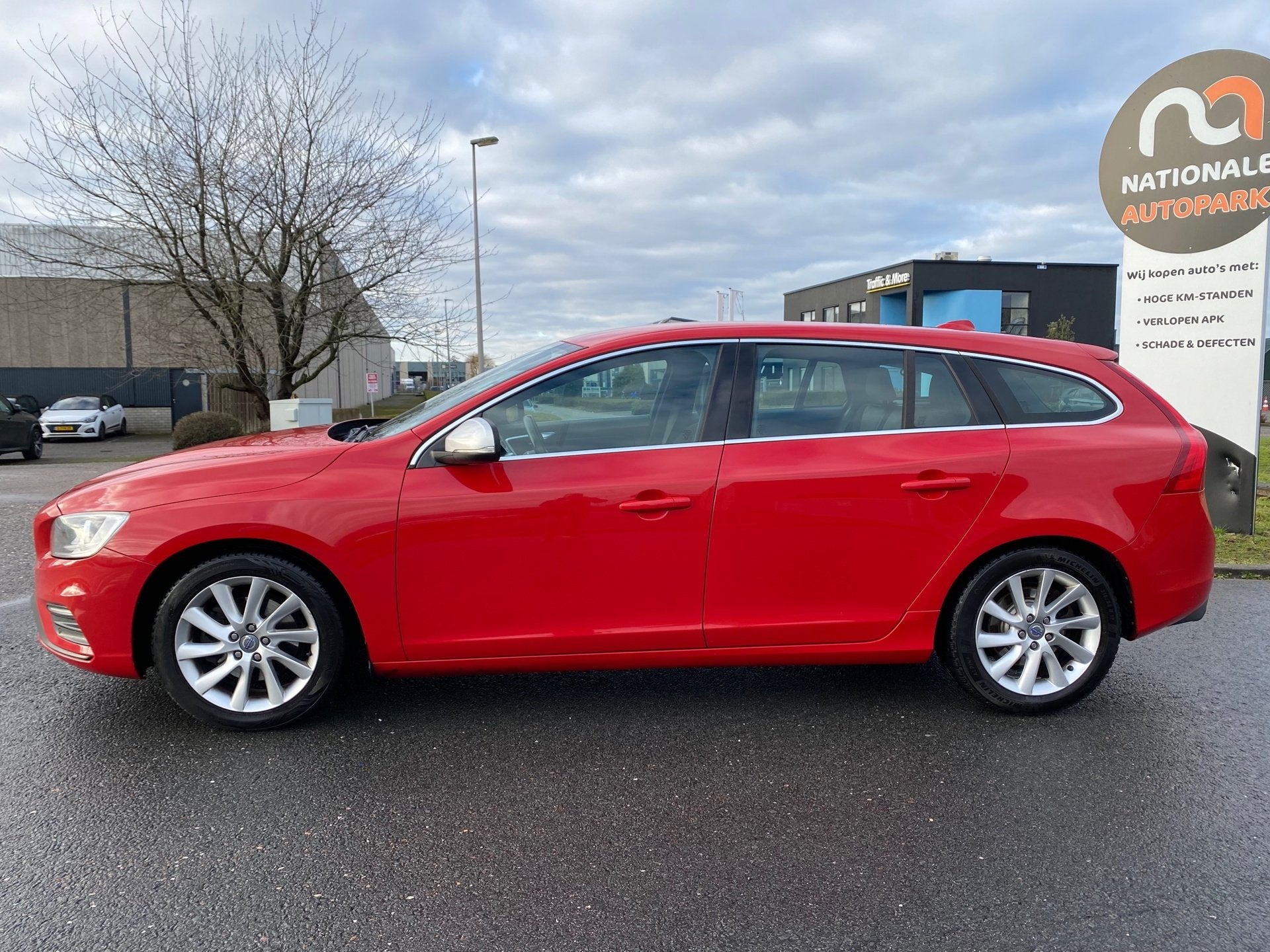 Volvo V60 2.0 D4 R-Design | 2014 | Handgeschakeld | APK | Ro, Voorwielaandrijving, Euro 6, 4 cilinders, Origineel Nederlands