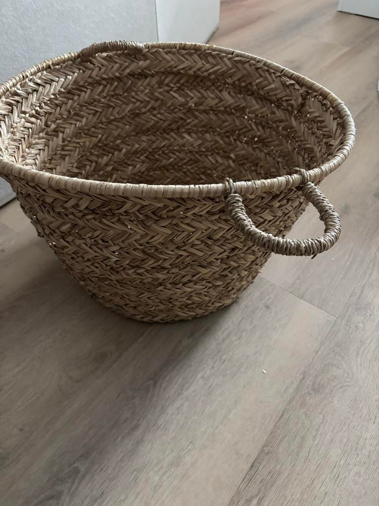 Rotan mand van IKEA - Perfect voor opbergen of decoratie, Ophalen, Mand, Rond, Zo goed als nieuw