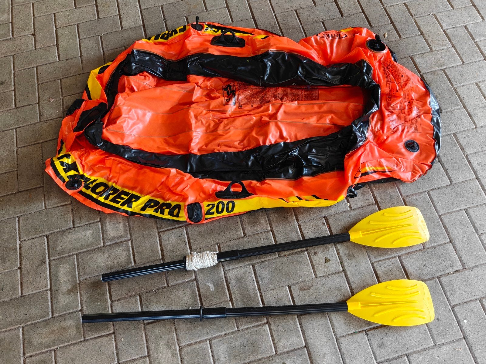 Intex Explorer Pro 200 Rubberboot, met peddels te koop, Ophalen, Zo goed als nieuw