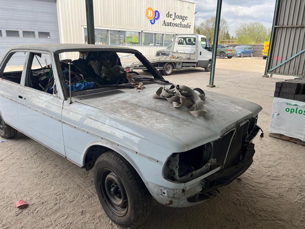 Mercedes w123 250 benzine schuurvondst barnfind, Ophalen, Voor, Bumper
