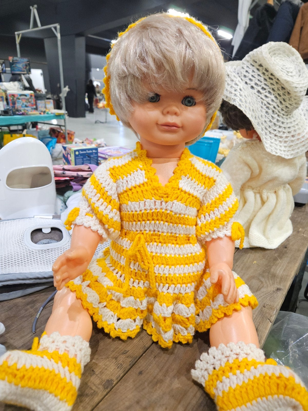 Vintage Babypop met gehaakte kleding - Geel/Wit, Ophalen