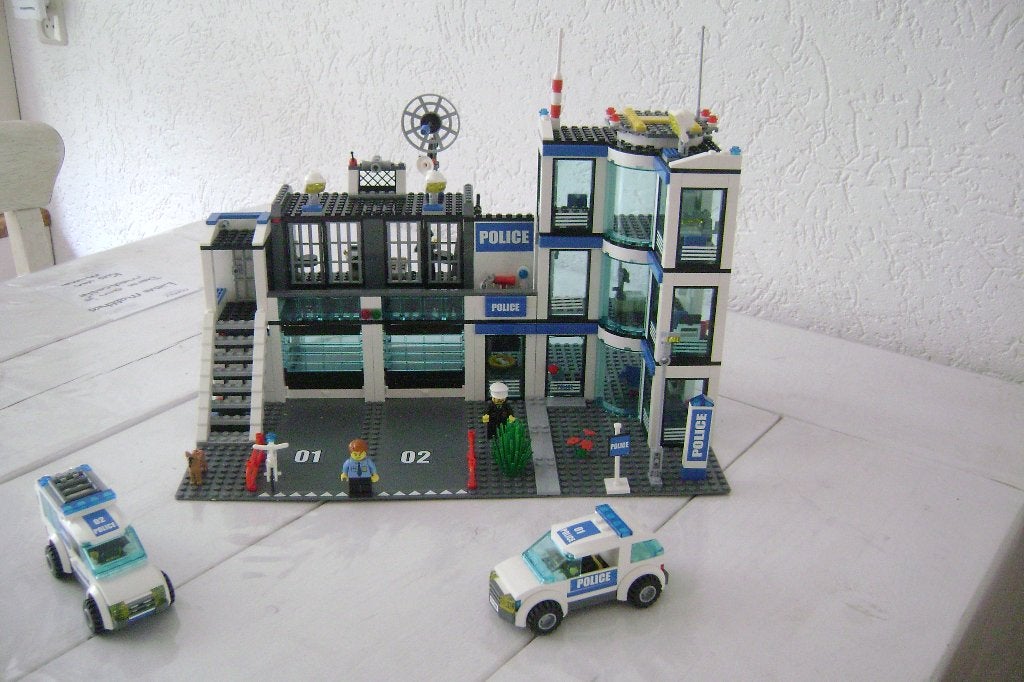 Lego Politiebureau 7498, Kinderen en Baby's, Speelgoed | Duplo en Lego, City, Lego, Ophalen of Verzenden, Complete set