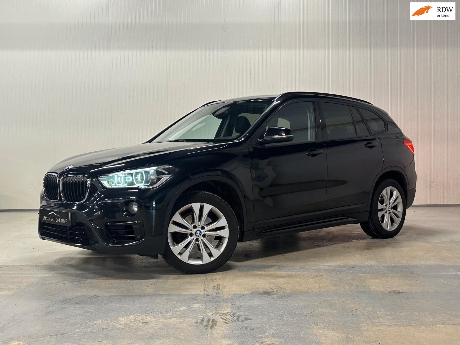 BMW X1 SDrive18i Executive | NAP | TREKHAAK | SHADOW LINE |, Auto's, BMW, 136 pk, Gebruikt, Euro 6, Automatische klimaatregeling
