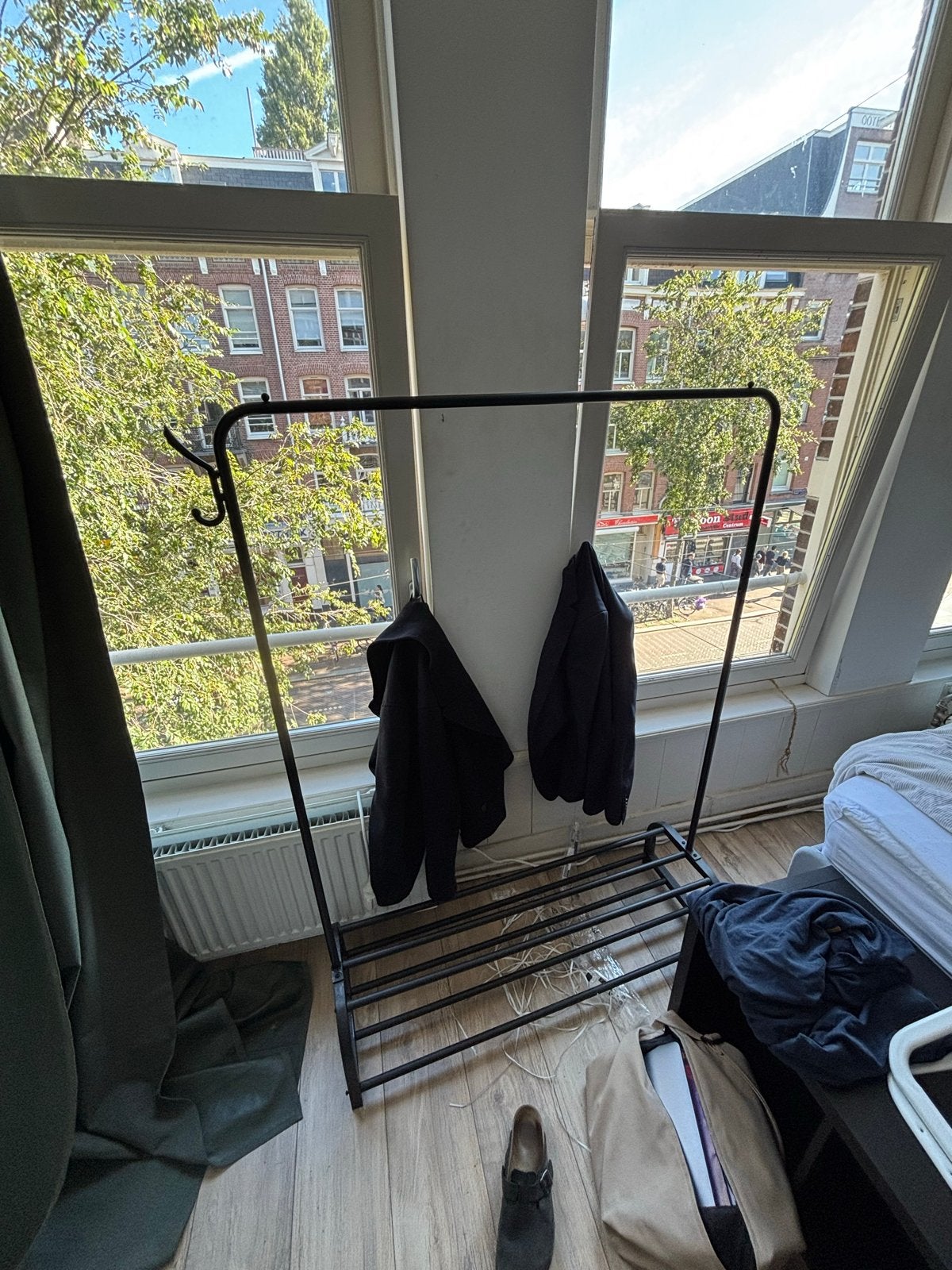 Zwarte kledingrek met schoenenrek - 150cm hoog, Ophalen, Gebruikt, Metaal, Staande kapstok