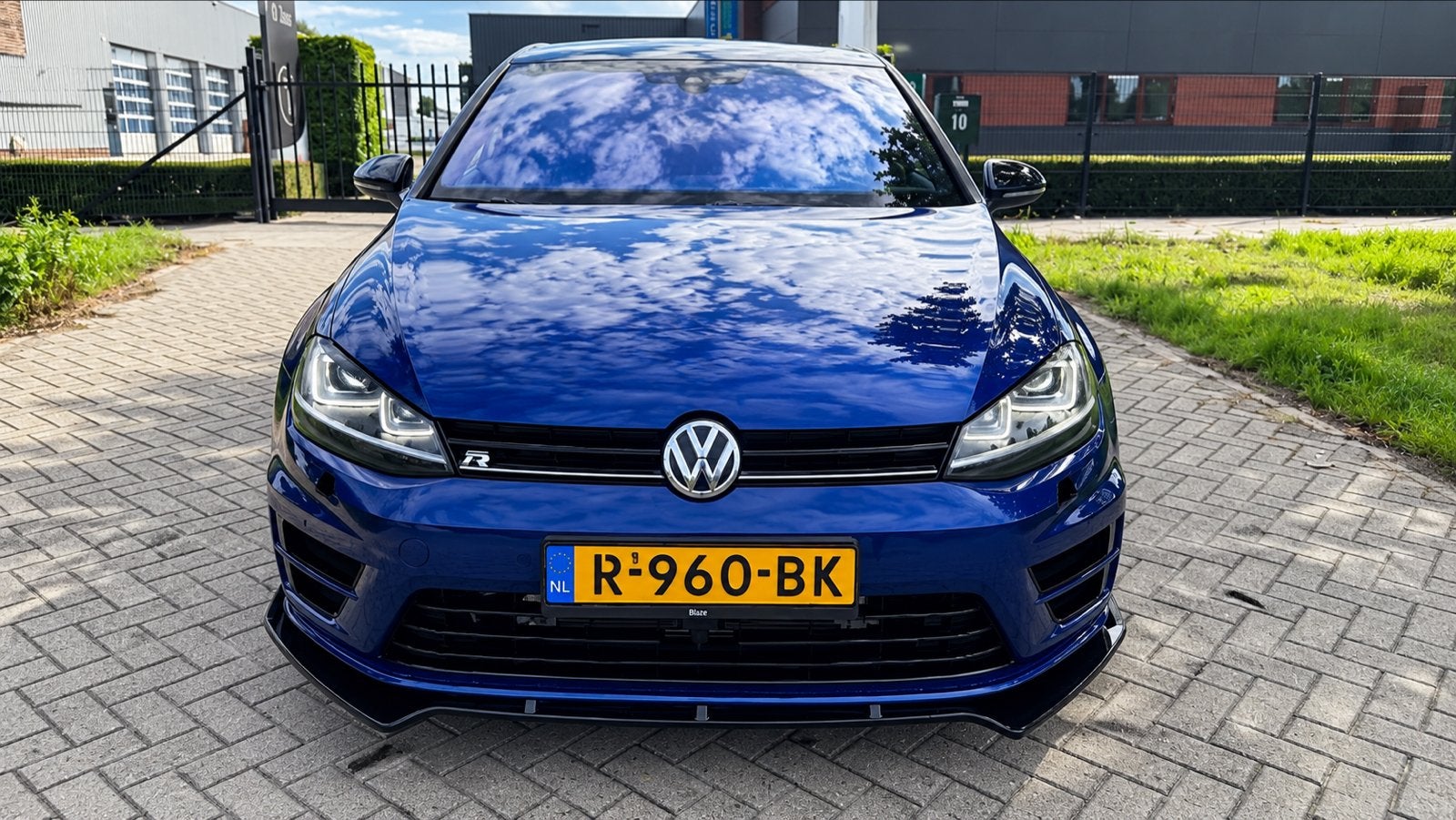 Foto 2 van Volkswagen Golf 7R 4MOTION Lapiz Blue 420PK!