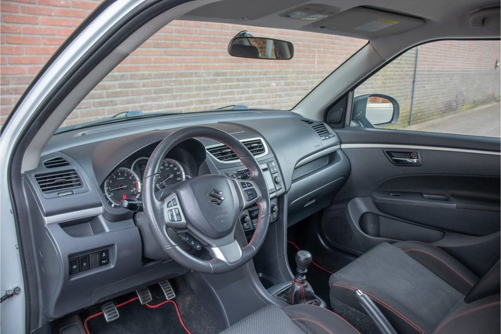 Suzuki Swift 1.6 136pk Sport, Origineel NL, Stoelverwarming,, Auto's, Voorwielaandrijving, Euro 5, Gebruikt, Zwart
