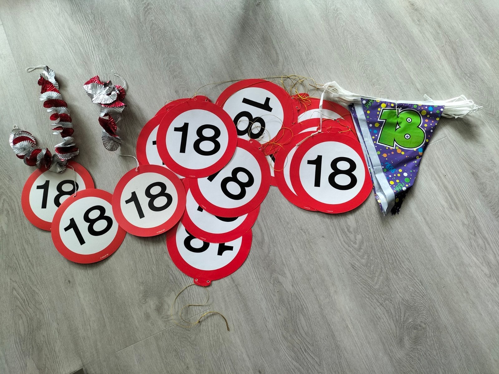 18 jaar slingers, Ophalen of Verzenden, Zo goed als nieuw, Versiering, Verjaardag