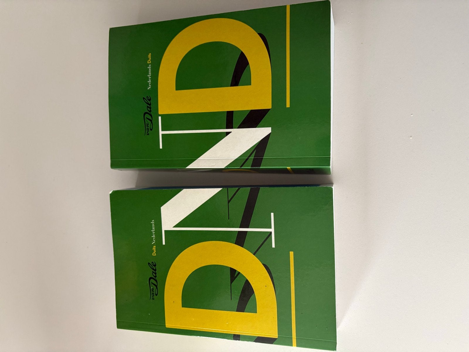 Van Dale Groot woordenboek Nederlands-Duits en Duits-Nederla, Boeken, Woordenboeken, Ophalen of Verzenden, Zo goed als nieuw, Van Dale