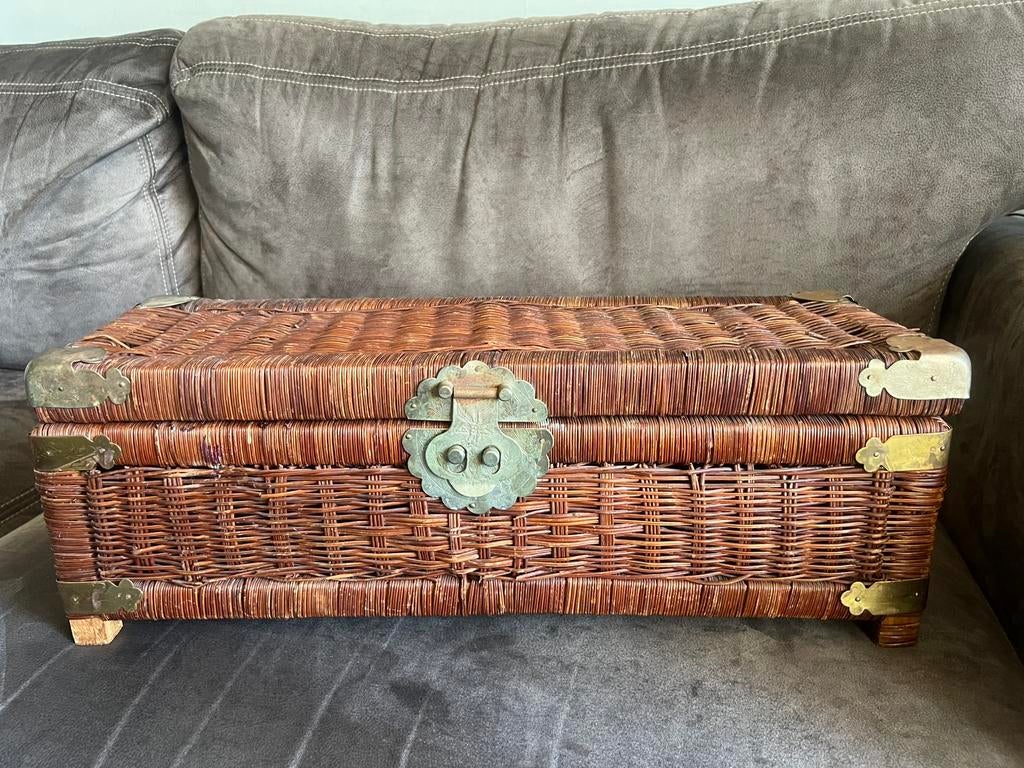 Vintage Rieten kist /Koffer / Koper Beslag., Minder dan 50 cm, Gebruikt, 50 tot 100 cm, Overige materialen
