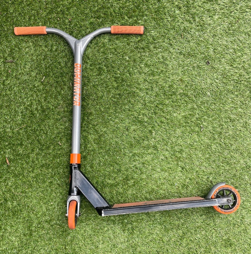 Dominator stuntstep zwart/oranje, Ophalen, Gebruikt, Gewone step, Dominator