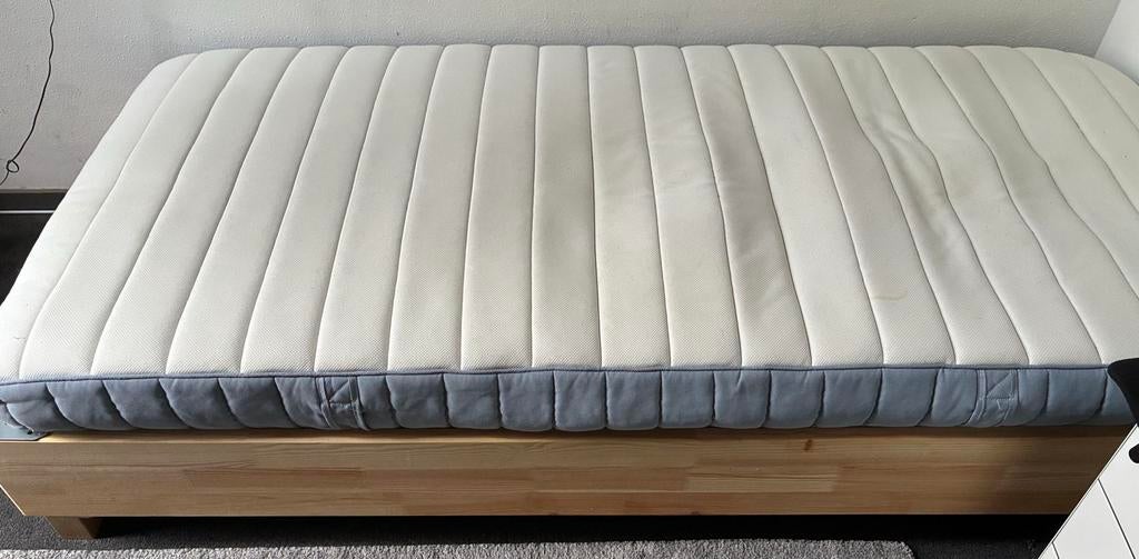 IKEA bed + ESPEVÄR lattenbodem + VALEVÅG matras 90x200, Ophalen, Zo goed als nieuw, Eenpersoons, 90 cm