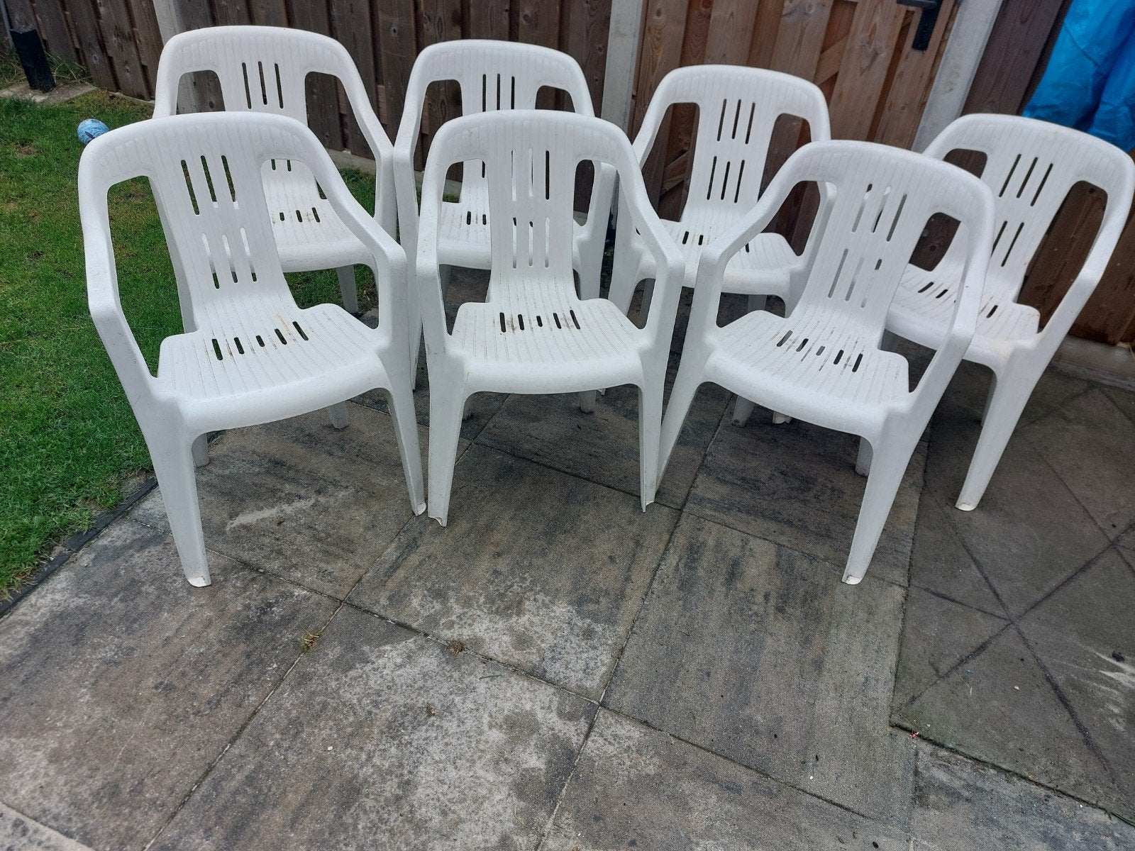 7 Stapelbare Stoelen - Gebruikt voor Verbouwing, Ophalen, Kunststof, Gebruikt, Wit