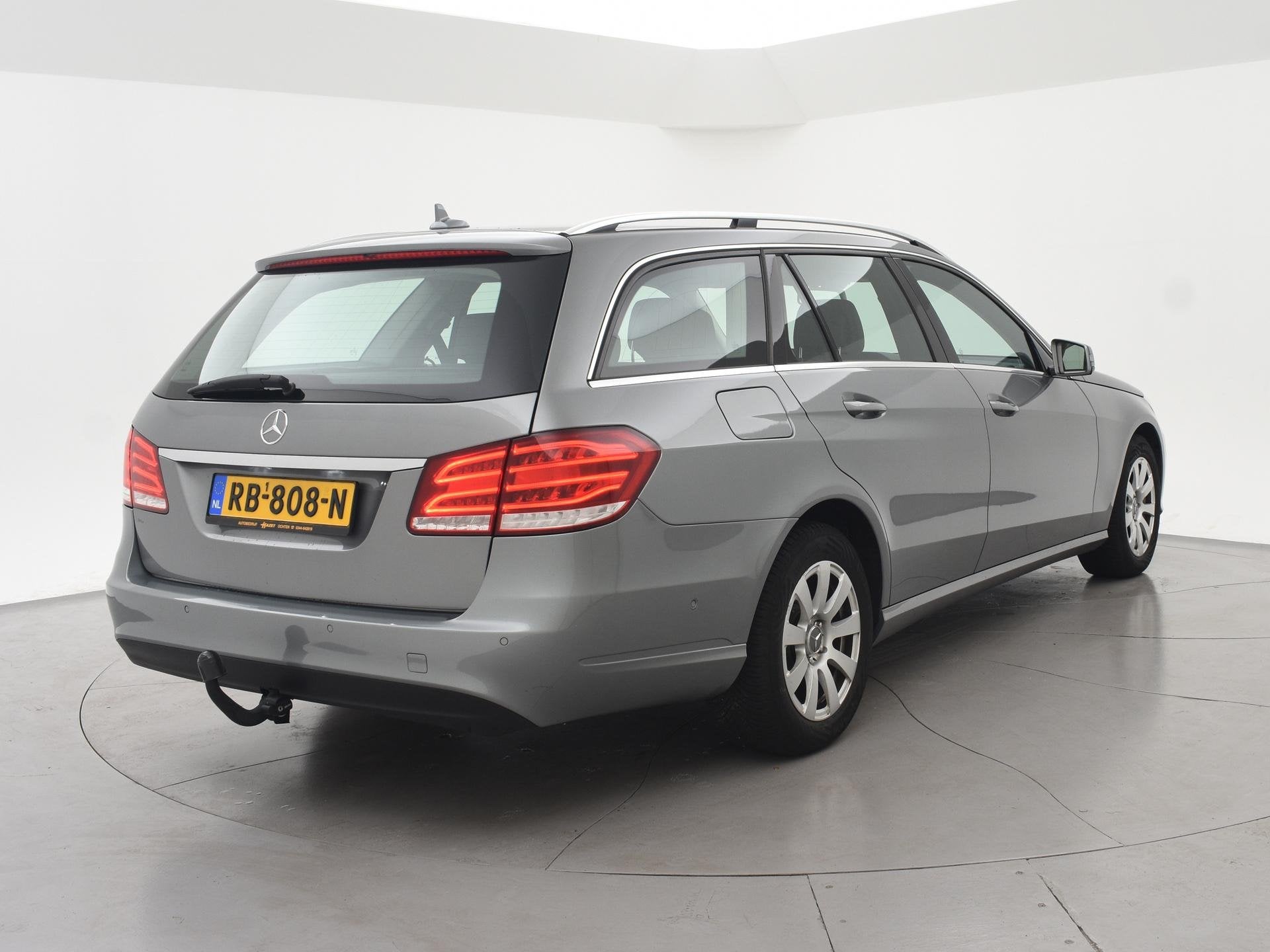 Mercedes-Benz E-klasse Estate 200 CDI NIEUW MODEL + TREKHAAK, Euro 5, Gebruikt, 19 km/l, Automatische klimaatregeling