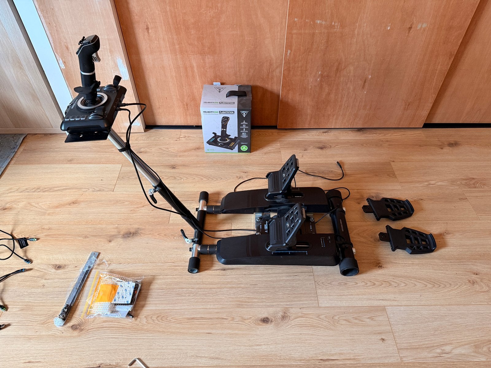 Turtle beach Velocity one rudder en Flight yoke op een stand, Ophalen, Zo goed als nieuw