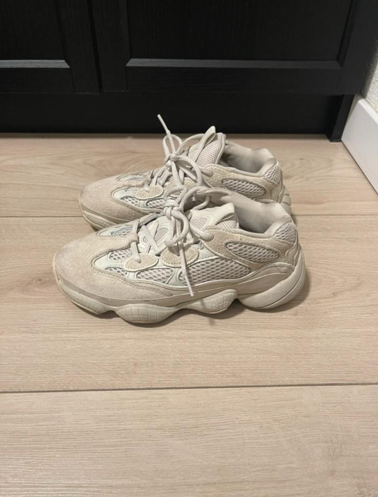 Yeezy 500 beige maat 37 1/3, Kleding | Dames, Schoenen, Ophalen of Verzenden, Gedragen, Beige, Sneakers of Gympen