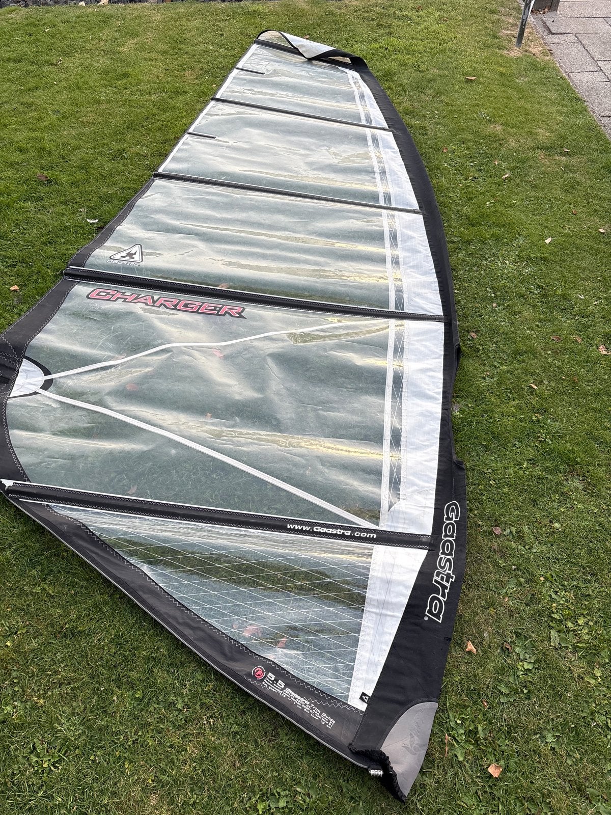 Gaastra Charger 5.5m² windsurfzeil met mast, Watersport en Boten, Windsurfen, Met mast, Gebruikt, Gaastra, 5 tot 6.5 m²