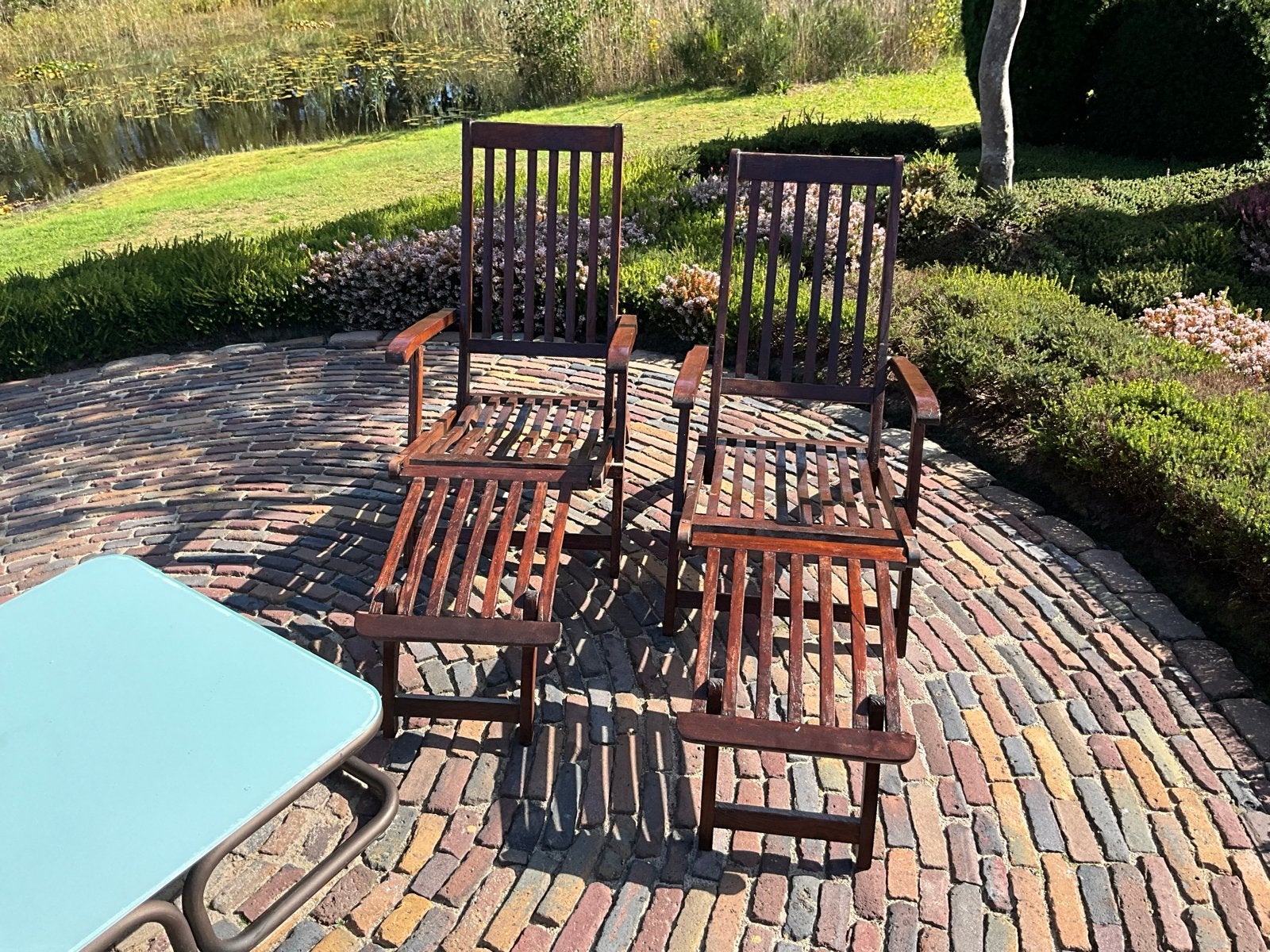 Twee verstelbare houten tuinstoelen met voetenbankjes, Tuin en Terras, Ophalen, Gebruikt, Teakhout, Verstelbaar