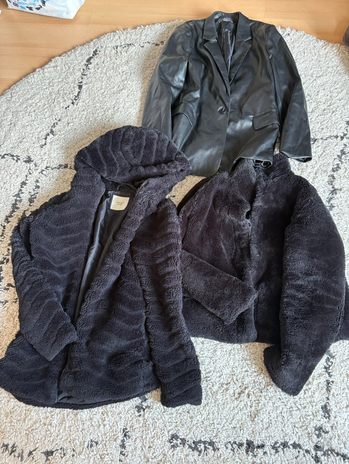 Gratis Zwarte teddy jas en leren jas, Ophalen of Verzenden, Gedragen, Maat 38/40 (M), Zwart