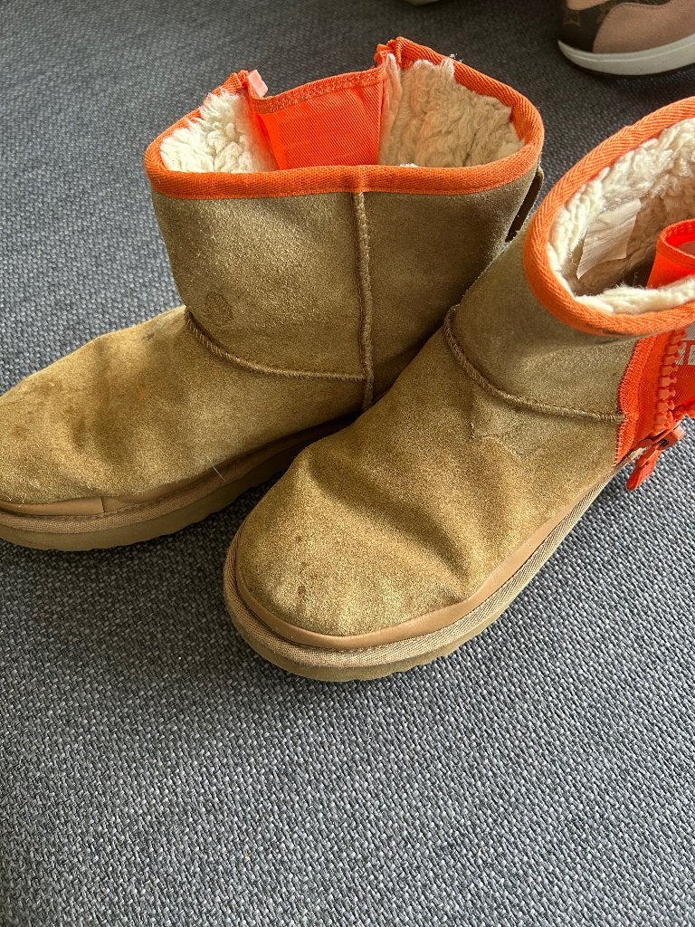 UGG maat 39, Kleding | Dames, Schoenen, Gedragen, Overige typen, Zwart, Ophalen