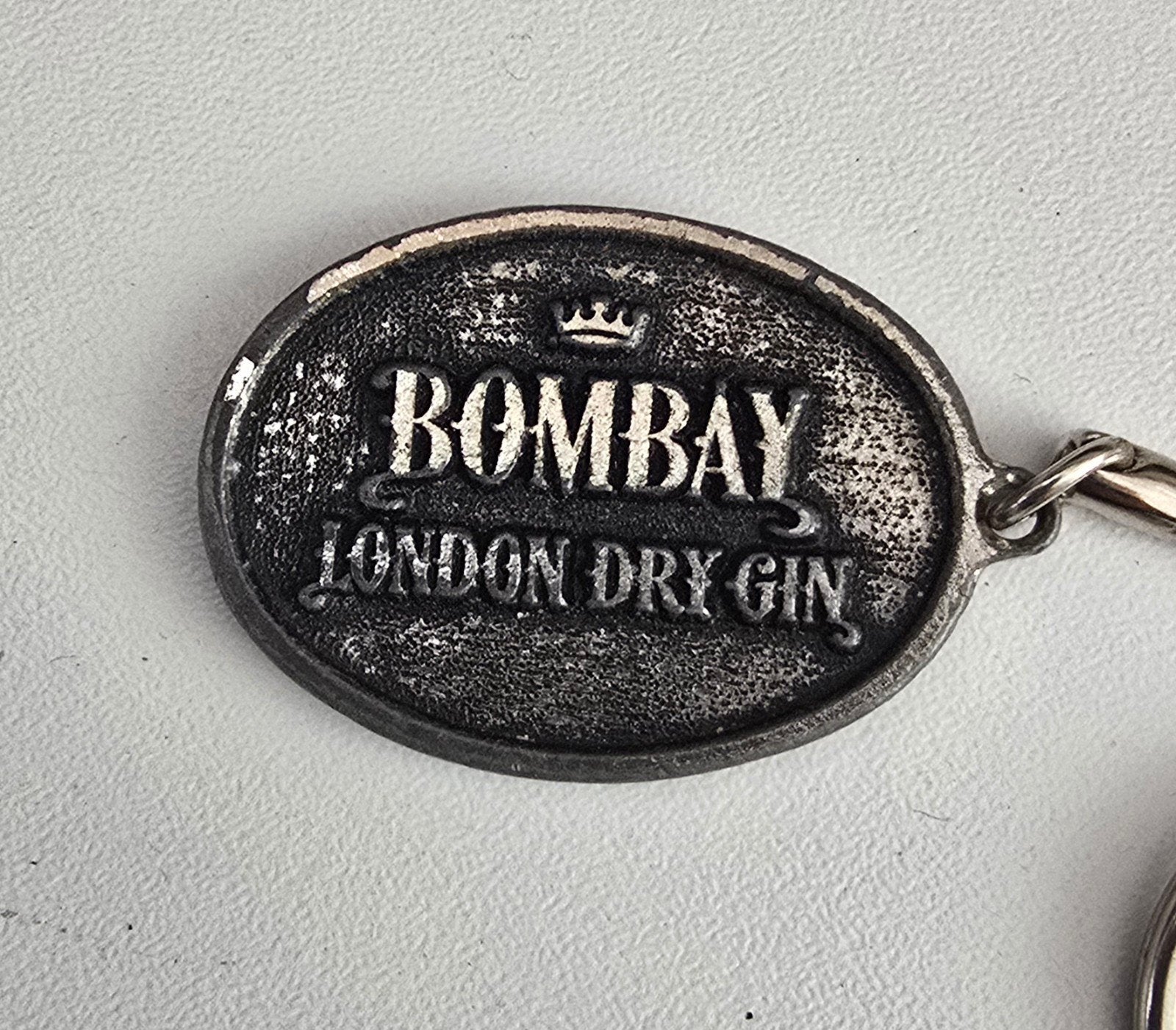 Sleutelhanger Bombay London Dry Gin / Koningin Victoria, Ophalen of Verzenden