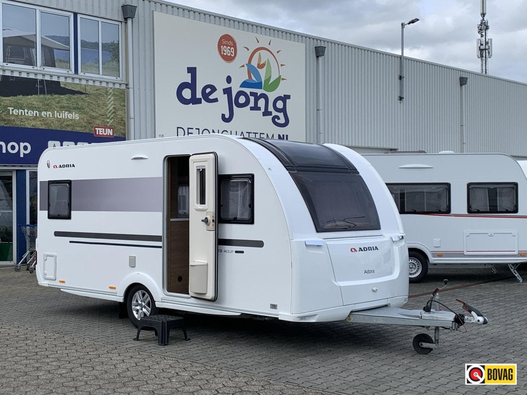 Adria Adora 462 UP - Isabella Voortent -, Caravans en Kamperen, Caravans, Rondzit, Bedrijf, Schokbreker, 5 tot 6 meter