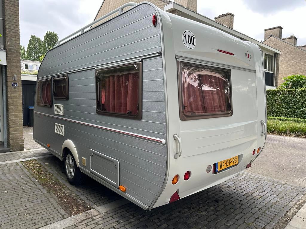 Kip Shuttle Special 44TDB event. mét stalling in Helvoirt, Caravans en Kamperen, Kip, Omvormbare zithoek, Treinzit, Particulier