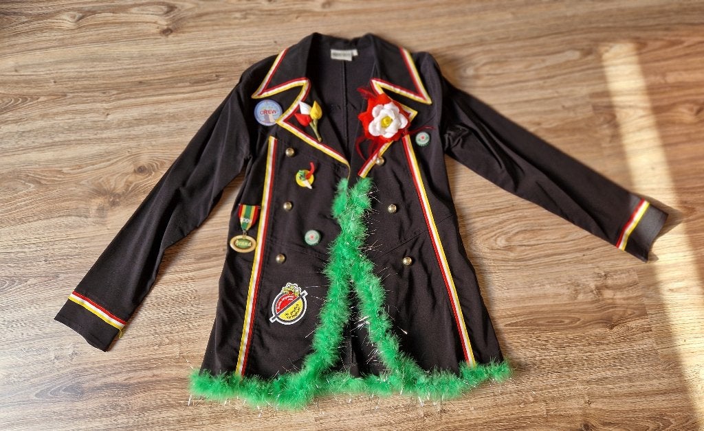 Oeteldonks Carnaval zwart damesjasje mt s/m, Carnaval, Ophalen of Verzenden, Remake, Kleding
